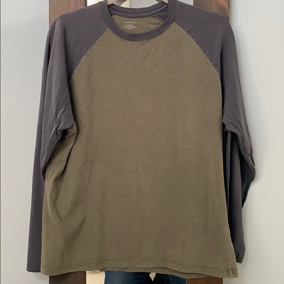 Banana Republic Long Sleeve Tee - Picture 4 of 5